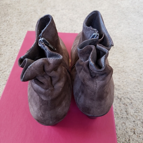 Munro Alfie bootie size 8.5 Medium  Greige - Picture 3 of 6